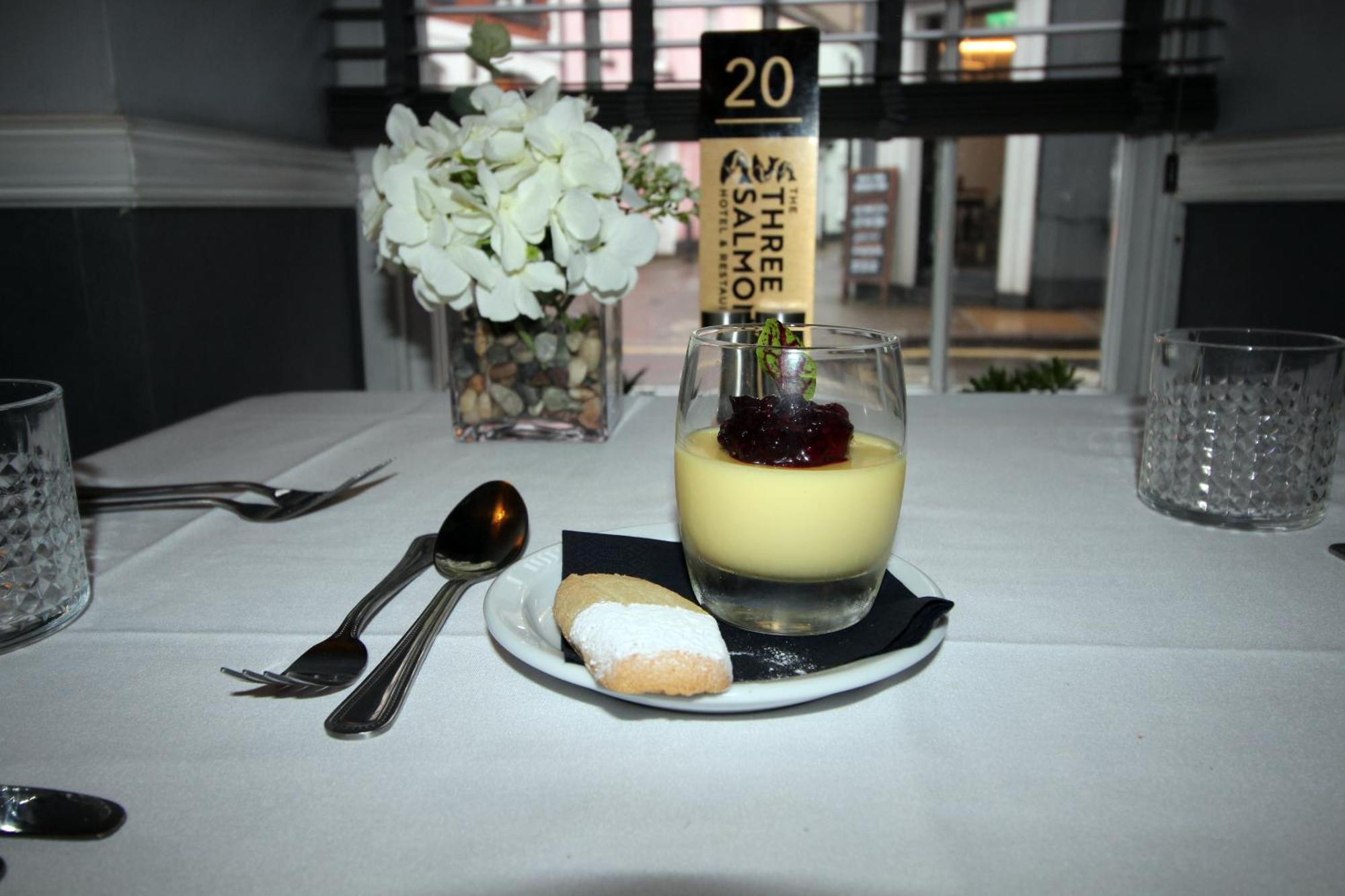 Three Salmons Hotel アースク エクステリア 写真